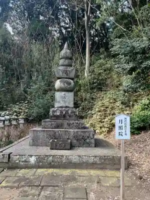 月照寺の{uncategorized: "未分類", other: "その他", undefined: "問題あり", building: "その他建物", grave: "お墓", sacred_gate: "鳥居", guardian: "狛犬", statue: "像", buddha: "仏像", history: "歴史", nature: "自然", garden: "庭園", animal: "動物", pagoda: "塔", temizu: "手水舎", mountain_gate: "山門・神門", sanctuary: "本殿・本堂", subordinate: "末社・摂社", art: "芸術", scenery: "景色", jizo: "地蔵", ema: "絵馬", goshuin: "御朱印", omikuji: "おみくじ", items: "授与品その他", amulet: "お守り", goshuincho: "御朱印帳", eats: "食事", festival: "お祭り", votive_dance: "神楽", shichigosan: "七五三参", wedding: "結婚式", experience: "体験その他", initially: "初詣", around: "周辺", anti_infection: "感染症対策"}