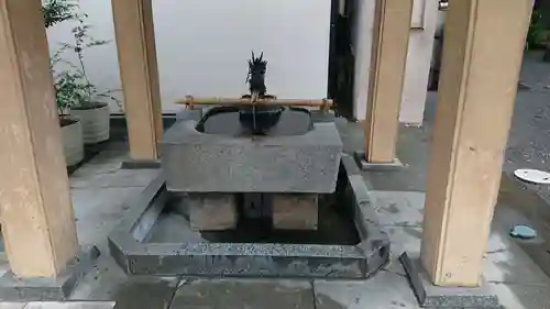 小梳神社の手水舎