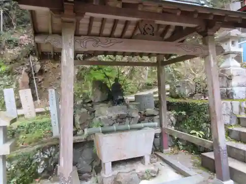 満願滝弁財天の手水舎