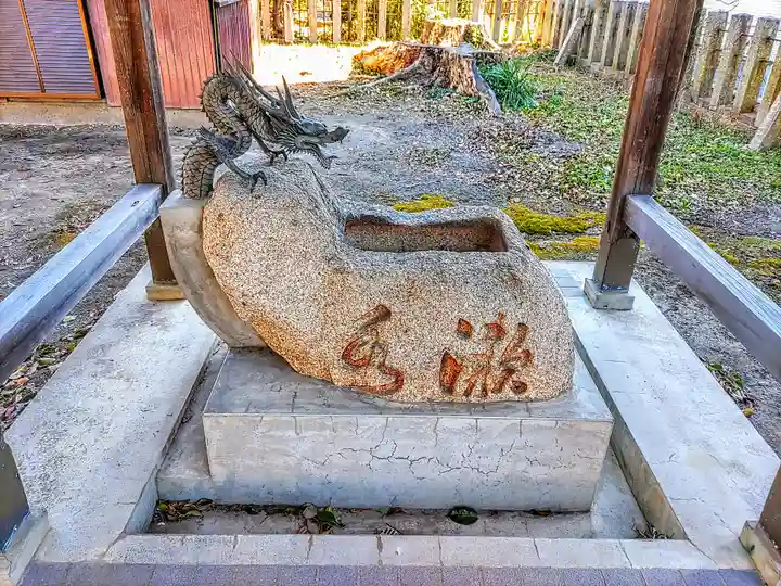 白山社の手水舎