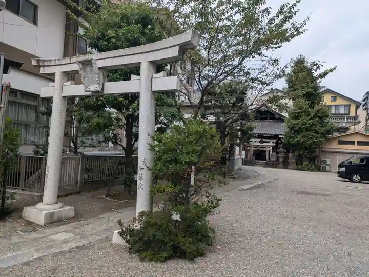 被官稲荷神社の鳥居