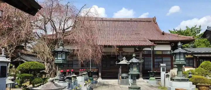 龍宝寺の本殿・本堂