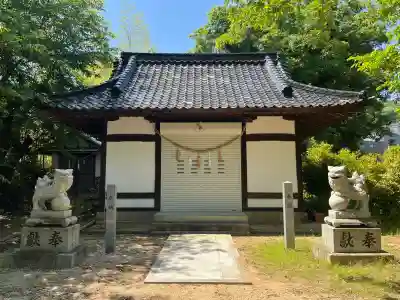 竈神社の{uncategorized: "未分類", other: "その他", undefined: "問題あり", building: "その他建物", grave: "お墓", sacred_gate: "鳥居", guardian: "狛犬", statue: "像", buddha: "仏像", history: "歴史", nature: "自然", garden: "庭園", animal: "動物", pagoda: "塔", temizu: "手水舎", mountain_gate: "山門・神門", sanctuary: "本殿・本堂", subordinate: "末社・摂社", art: "芸術", scenery: "景色", jizo: "地蔵", ema: "絵馬", goshuin: "御朱印", omikuji: "おみくじ", items: "授与品その他", amulet: "お守り", goshuincho: "御朱印帳", eats: "食事", festival: "お祭り", votive_dance: "神楽", shichigosan: "七五三参", wedding: "結婚式", experience: "体験その他", initially: "初詣", around: "周辺", anti_infection: "感染症対策"}