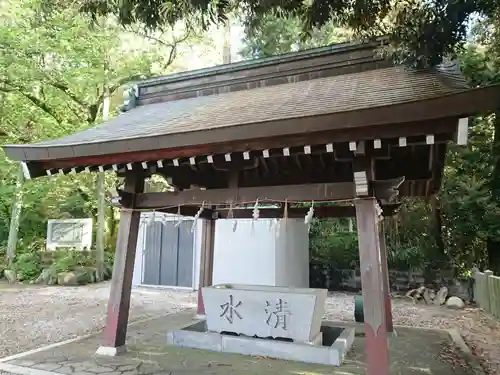 白山神社の手水舎
