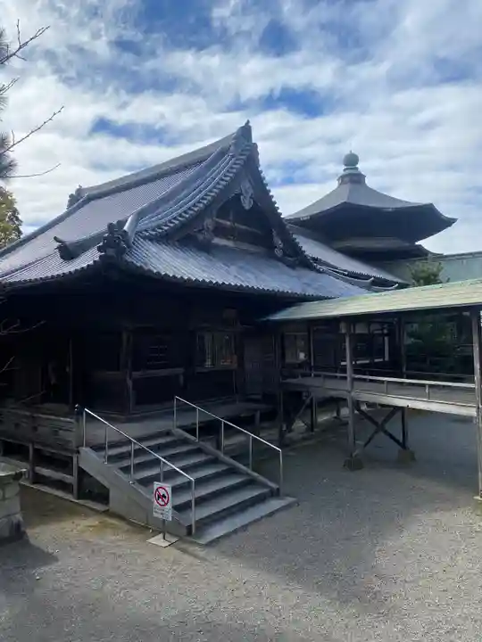 斑鳩寺の本殿・本堂