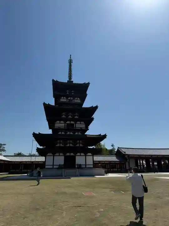 薬師寺の{uncategorized: "未分類", other: "その他", undefined: "問題あり", building: "その他建物", grave: "お墓", sacred_gate: "鳥居", guardian: "狛犬", statue: "像", buddha: "仏像", history: "歴史", nature: "自然", garden: "庭園", animal: "動物", pagoda: "塔", temizu: "手水舎", mountain_gate: "山門・神門", sanctuary: "本殿・本堂", subordinate: "末社・摂社", art: "芸術", scenery: "景色", jizo: "地蔵", ema: "絵馬", goshuin: "御朱印", omikuji: "おみくじ", items: "授与品その他", amulet: "お守り", goshuincho: "御朱印帳", eats: "食事", festival: "お祭り", votive_dance: "神楽", shichigosan: "七五三参", wedding: "結婚式", experience: "体験その他", initially: "初詣", around: "周辺", anti_infection: "感染症対策"}