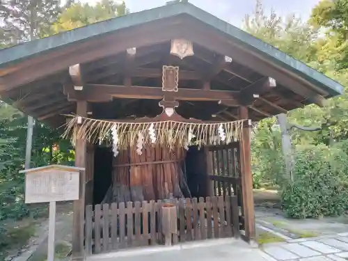 敷地神社（わら天神宮）の{uncategorized: "未分類", other: "その他", undefined: "問題あり", building: "その他建物", grave: "お墓", sacred_gate: "鳥居", guardian: "狛犬", statue: "像", buddha: "仏像", history: "歴史", nature: "自然", garden: "庭園", animal: "動物", pagoda: "塔", temizu: "手水舎", mountain_gate: "山門・神門", sanctuary: "本殿・本堂", subordinate: "末社・摂社", art: "芸術", scenery: "景色", jizo: "地蔵", ema: "絵馬", goshuin: "御朱印", omikuji: "おみくじ", items: "授与品その他", amulet: "お守り", goshuincho: "御朱印帳", eats: "食事", festival: "お祭り", votive_dance: "神楽", shichigosan: "七五三参", wedding: "結婚式", experience: "体験その他", initially: "初詣", around: "周辺", anti_infection: "感染症対策"}
