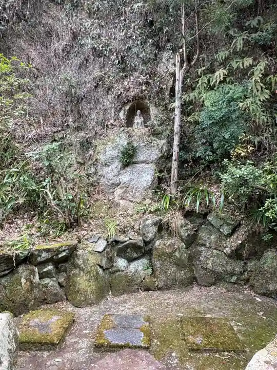 神童寺の{uncategorized: "未分類", other: "その他", undefined: "問題あり", building: "その他建物", grave: "お墓", sacred_gate: "鳥居", guardian: "狛犬", statue: "像", buddha: "仏像", history: "歴史", nature: "自然", garden: "庭園", animal: "動物", pagoda: "塔", temizu: "手水舎", mountain_gate: "山門・神門", sanctuary: "本殿・本堂", subordinate: "末社・摂社", art: "芸術", scenery: "景色", jizo: "地蔵", ema: "絵馬", goshuin: "御朱印", omikuji: "おみくじ", items: "授与品その他", amulet: "お守り", goshuincho: "御朱印帳", eats: "食事", festival: "お祭り", votive_dance: "神楽", shichigosan: "七五三参", wedding: "結婚式", experience: "体験その他", initially: "初詣", around: "周辺", anti_infection: "感染症対策"}
