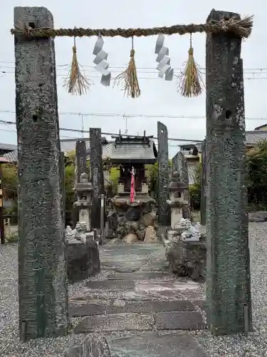 粟田神社の{uncategorized: "未分類", other: "その他", undefined: "問題あり", building: "その他建物", grave: "お墓", sacred_gate: "鳥居", guardian: "狛犬", statue: "像", buddha: "仏像", history: "歴史", nature: "自然", garden: "庭園", animal: "動物", pagoda: "塔", temizu: "手水舎", mountain_gate: "山門・神門", sanctuary: "本殿・本堂", subordinate: "末社・摂社", art: "芸術", scenery: "景色", jizo: "地蔵", ema: "絵馬", goshuin: "御朱印", omikuji: "おみくじ", items: "授与品その他", amulet: "お守り", goshuincho: "御朱印帳", eats: "食事", festival: "お祭り", votive_dance: "神楽", shichigosan: "七五三参", wedding: "結婚式", experience: "体験その他", initially: "初詣", around: "周辺", anti_infection: "感染症対策"}