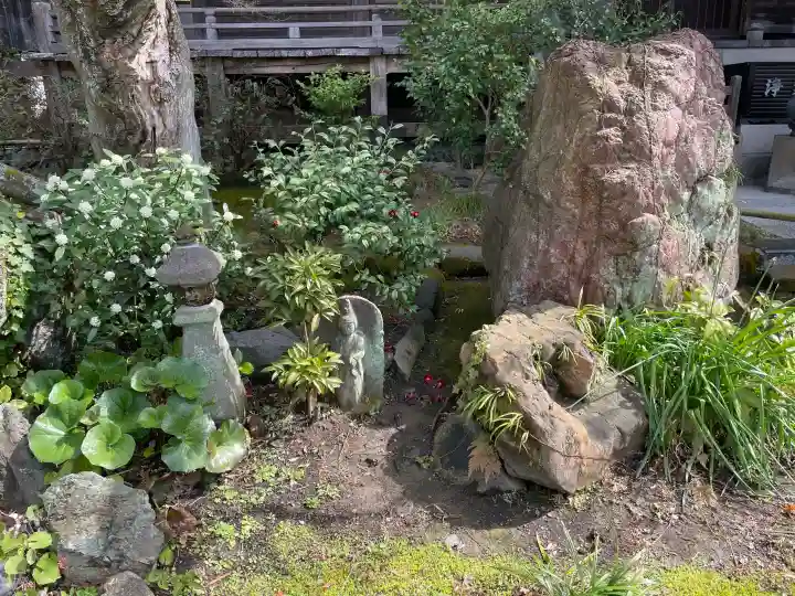 妙法寺の{uncategorized: "未分類", other: "その他", undefined: "問題あり", building: "その他建物", grave: "お墓", sacred_gate: "鳥居", guardian: "狛犬", statue: "像", buddha: "仏像", history: "歴史", nature: "自然", garden: "庭園", animal: "動物", pagoda: "塔", temizu: "手水舎", mountain_gate: "山門・神門", sanctuary: "本殿・本堂", subordinate: "末社・摂社", art: "芸術", scenery: "景色", jizo: "地蔵", ema: "絵馬", goshuin: "御朱印", omikuji: "おみくじ", items: "授与品その他", amulet: "お守り", goshuincho: "御朱印帳", eats: "食事", festival: "お祭り", votive_dance: "神楽", shichigosan: "七五三参", wedding: "結婚式", experience: "体験その他", initially: "初詣", around: "周辺", anti_infection: "感染症対策"}