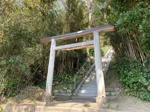 諏訪神社の鳥居