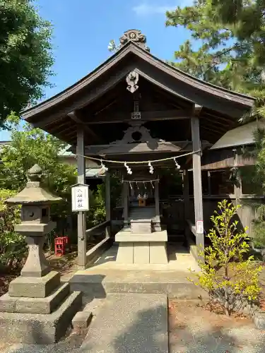 第六天神社の{uncategorized: "未分類", other: "その他", undefined: "問題あり", building: "その他建物", grave: "お墓", sacred_gate: "鳥居", guardian: "狛犬", statue: "像", buddha: "仏像", history: "歴史", nature: "自然", garden: "庭園", animal: "動物", pagoda: "塔", temizu: "手水舎", mountain_gate: "山門・神門", sanctuary: "本殿・本堂", subordinate: "末社・摂社", art: "芸術", scenery: "景色", jizo: "地蔵", ema: "絵馬", goshuin: "御朱印", omikuji: "おみくじ", items: "授与品その他", amulet: "お守り", goshuincho: "御朱印帳", eats: "食事", festival: "お祭り", votive_dance: "神楽", shichigosan: "七五三参", wedding: "結婚式", experience: "体験その他", initially: "初詣", around: "周辺", anti_infection: "感染症対策"}