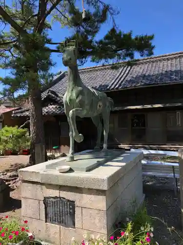 大麻比古神社の像