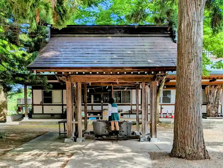 猿賀神社の手水舎