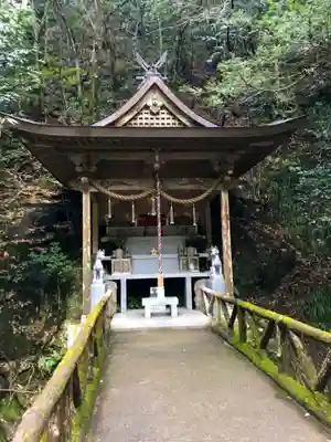 満願滝弁財天の末社・摂社