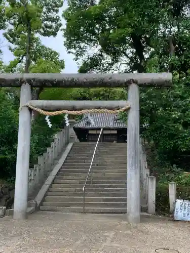 白鳥神社の{uncategorized: "未分類", other: "その他", undefined: "問題あり", building: "その他建物", grave: "お墓", sacred_gate: "鳥居", guardian: "狛犬", statue: "像", buddha: "仏像", history: "歴史", nature: "自然", garden: "庭園", animal: "動物", pagoda: "塔", temizu: "手水舎", mountain_gate: "山門・神門", sanctuary: "本殿・本堂", subordinate: "末社・摂社", art: "芸術", scenery: "景色", jizo: "地蔵", ema: "絵馬", goshuin: "御朱印", omikuji: "おみくじ", items: "授与品その他", amulet: "お守り", goshuincho: "御朱印帳", eats: "食事", festival: "お祭り", votive_dance: "神楽", shichigosan: "七五三参", wedding: "結婚式", experience: "体験その他", initially: "初詣", around: "周辺", anti_infection: "感染症対策"}
