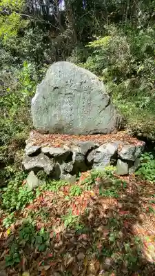 稲荷神社の{uncategorized: "未分類", other: "その他", undefined: "問題あり", building: "その他建物", grave: "お墓", sacred_gate: "鳥居", guardian: "狛犬", statue: "像", buddha: "仏像", history: "歴史", nature: "自然", garden: "庭園", animal: "動物", pagoda: "塔", temizu: "手水舎", mountain_gate: "山門・神門", sanctuary: "本殿・本堂", subordinate: "末社・摂社", art: "芸術", scenery: "景色", jizo: "地蔵", ema: "絵馬", goshuin: "御朱印", omikuji: "おみくじ", items: "授与品その他", amulet: "お守り", goshuincho: "御朱印帳", eats: "食事", festival: "お祭り", votive_dance: "神楽", shichigosan: "七五三参", wedding: "結婚式", experience: "体験その他", initially: "初詣", around: "周辺", anti_infection: "感染症対策"}