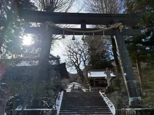 諏訪大社上社前宮の{uncategorized: "未分類", other: "その他", undefined: "問題あり", building: "その他建物", grave: "お墓", sacred_gate: "鳥居", guardian: "狛犬", statue: "像", buddha: "仏像", history: "歴史", nature: "自然", garden: "庭園", animal: "動物", pagoda: "塔", temizu: "手水舎", mountain_gate: "山門・神門", sanctuary: "本殿・本堂", subordinate: "末社・摂社", art: "芸術", scenery: "景色", jizo: "地蔵", ema: "絵馬", goshuin: "御朱印", omikuji: "おみくじ", items: "授与品その他", amulet: "お守り", goshuincho: "御朱印帳", eats: "食事", festival: "お祭り", votive_dance: "神楽", shichigosan: "七五三参", wedding: "結婚式", experience: "体験その他", initially: "初詣", around: "周辺", anti_infection: "感染症対策"}