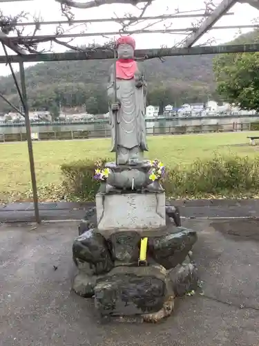 八大龍王本殿の地蔵