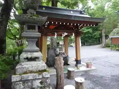 山中諏訪神社の手水舎