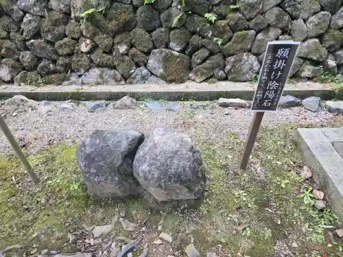 月読神社（松尾大社摂社）の{uncategorized: "未分類", other: "その他", undefined: "問題あり", building: "その他建物", grave: "お墓", sacred_gate: "鳥居", guardian: "狛犬", statue: "像", buddha: "仏像", history: "歴史", nature: "自然", garden: "庭園", animal: "動物", pagoda: "塔", temizu: "手水舎", mountain_gate: "山門・神門", sanctuary: "本殿・本堂", subordinate: "末社・摂社", art: "芸術", scenery: "景色", jizo: "地蔵", ema: "絵馬", goshuin: "御朱印", omikuji: "おみくじ", items: "授与品その他", amulet: "お守り", goshuincho: "御朱印帳", eats: "食事", festival: "お祭り", votive_dance: "神楽", shichigosan: "七五三参", wedding: "結婚式", experience: "体験その他", initially: "初詣", around: "周辺", anti_infection: "感染症対策"}