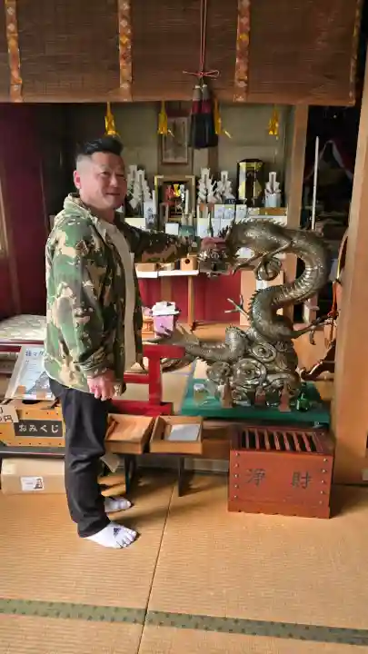 龍本寺の{uncategorized: "未分類", other: "その他", undefined: "問題あり", building: "その他建物", grave: "お墓", sacred_gate: "鳥居", guardian: "狛犬", statue: "像", buddha: "仏像", history: "歴史", nature: "自然", garden: "庭園", animal: "動物", pagoda: "塔", temizu: "手水舎", mountain_gate: "山門・神門", sanctuary: "本殿・本堂", subordinate: "末社・摂社", art: "芸術", scenery: "景色", jizo: "地蔵", ema: "絵馬", goshuin: "御朱印", omikuji: "おみくじ", items: "授与品その他", amulet: "お守り", goshuincho: "御朱印帳", eats: "食事", festival: "お祭り", votive_dance: "神楽", shichigosan: "七五三参", wedding: "結婚式", experience: "体験その他", initially: "初詣", around: "周辺", anti_infection: "感染症対策"}