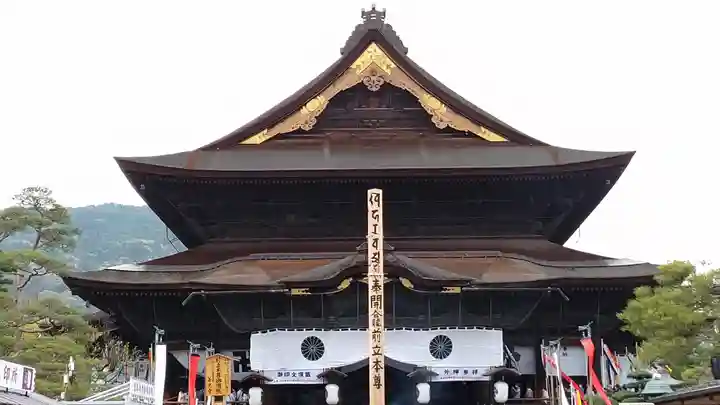 善光寺の本殿・本堂