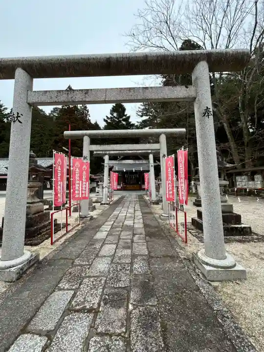 荷機稲荷神社の{uncategorized: "未分類", other: "その他", undefined: "問題あり", building: "その他建物", grave: "お墓", sacred_gate: "鳥居", guardian: "狛犬", statue: "像", buddha: "仏像", history: "歴史", nature: "自然", garden: "庭園", animal: "動物", pagoda: "塔", temizu: "手水舎", mountain_gate: "山門・神門", sanctuary: "本殿・本堂", subordinate: "末社・摂社", art: "芸術", scenery: "景色", jizo: "地蔵", ema: "絵馬", goshuin: "御朱印", omikuji: "おみくじ", items: "授与品その他", amulet: "お守り", goshuincho: "御朱印帳", eats: "食事", festival: "お祭り", votive_dance: "神楽", shichigosan: "七五三参", wedding: "結婚式", experience: "体験その他", initially: "初詣", around: "周辺", anti_infection: "感染症対策"}