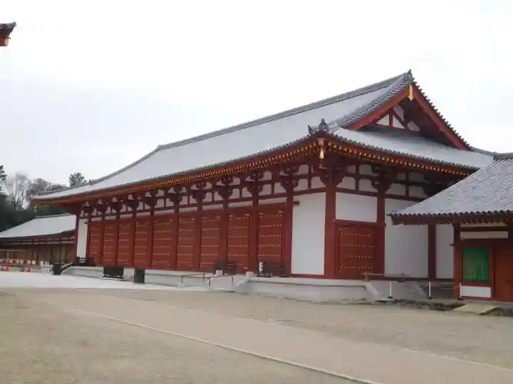 薬師寺の本殿・本堂