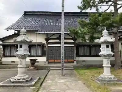 霊泉寺の{uncategorized: "未分類", other: "その他", undefined: "問題あり", building: "その他建物", grave: "お墓", sacred_gate: "鳥居", guardian: "狛犬", statue: "像", buddha: "仏像", history: "歴史", nature: "自然", garden: "庭園", animal: "動物", pagoda: "塔", temizu: "手水舎", mountain_gate: "山門・神門", sanctuary: "本殿・本堂", subordinate: "末社・摂社", art: "芸術", scenery: "景色", jizo: "地蔵", ema: "絵馬", goshuin: "御朱印", omikuji: "おみくじ", items: "授与品その他", amulet: "お守り", goshuincho: "御朱印帳", eats: "食事", festival: "お祭り", votive_dance: "神楽", shichigosan: "七五三参", wedding: "結婚式", experience: "体験その他", initially: "初詣", around: "周辺", anti_infection: "感染症対策"}
