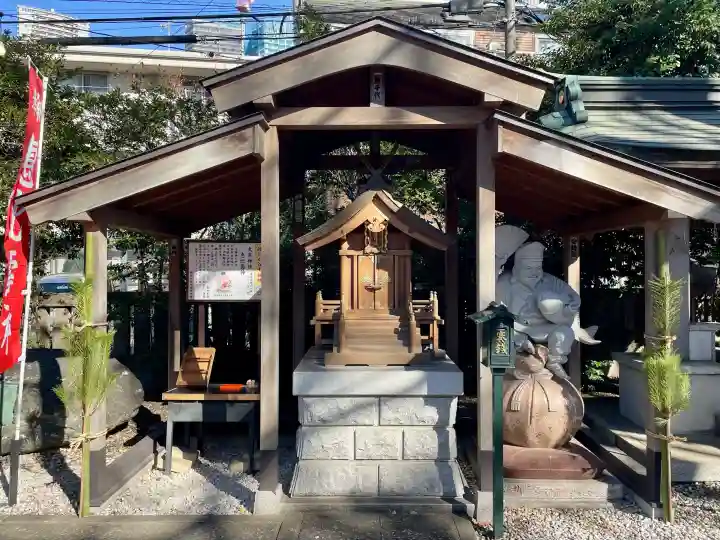 大鳥神社の{uncategorized: "未分類", other: "その他", undefined: "問題あり", building: "その他建物", grave: "お墓", sacred_gate: "鳥居", guardian: "狛犬", statue: "像", buddha: "仏像", history: "歴史", nature: "自然", garden: "庭園", animal: "動物", pagoda: "塔", temizu: "手水舎", mountain_gate: "山門・神門", sanctuary: "本殿・本堂", subordinate: "末社・摂社", art: "芸術", scenery: "景色", jizo: "地蔵", ema: "絵馬", goshuin: "御朱印", omikuji: "おみくじ", items: "授与品その他", amulet: "お守り", goshuincho: "御朱印帳", eats: "食事", festival: "お祭り", votive_dance: "神楽", shichigosan: "七五三参", wedding: "結婚式", experience: "体験その他", initially: "初詣", around: "周辺", anti_infection: "感染症対策"}