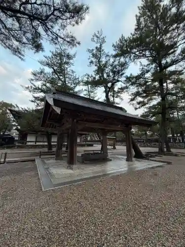 出雲大社の{uncategorized: "未分類", other: "その他", undefined: "問題あり", building: "その他建物", grave: "お墓", sacred_gate: "鳥居", guardian: "狛犬", statue: "像", buddha: "仏像", history: "歴史", nature: "自然", garden: "庭園", animal: "動物", pagoda: "塔", temizu: "手水舎", mountain_gate: "山門・神門", sanctuary: "本殿・本堂", subordinate: "末社・摂社", art: "芸術", scenery: "景色", jizo: "地蔵", ema: "絵馬", goshuin: "御朱印", omikuji: "おみくじ", items: "授与品その他", amulet: "お守り", goshuincho: "御朱印帳", eats: "食事", festival: "お祭り", votive_dance: "神楽", shichigosan: "七五三参", wedding: "結婚式", experience: "体験その他", initially: "初詣", around: "周辺", anti_infection: "感染症対策"}