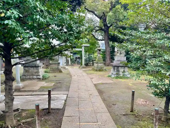 上高田氷川神社の{uncategorized: "未分類", other: "その他", undefined: "問題あり", building: "その他建物", grave: "お墓", sacred_gate: "鳥居", guardian: "狛犬", statue: "像", buddha: "仏像", history: "歴史", nature: "自然", garden: "庭園", animal: "動物", pagoda: "塔", temizu: "手水舎", mountain_gate: "山門・神門", sanctuary: "本殿・本堂", subordinate: "末社・摂社", art: "芸術", scenery: "景色", jizo: "地蔵", ema: "絵馬", goshuin: "御朱印", omikuji: "おみくじ", items: "授与品その他", amulet: "お守り", goshuincho: "御朱印帳", eats: "食事", festival: "お祭り", votive_dance: "神楽", shichigosan: "七五三参", wedding: "結婚式", experience: "体験その他", initially: "初詣", around: "周辺", anti_infection: "感染症対策"}