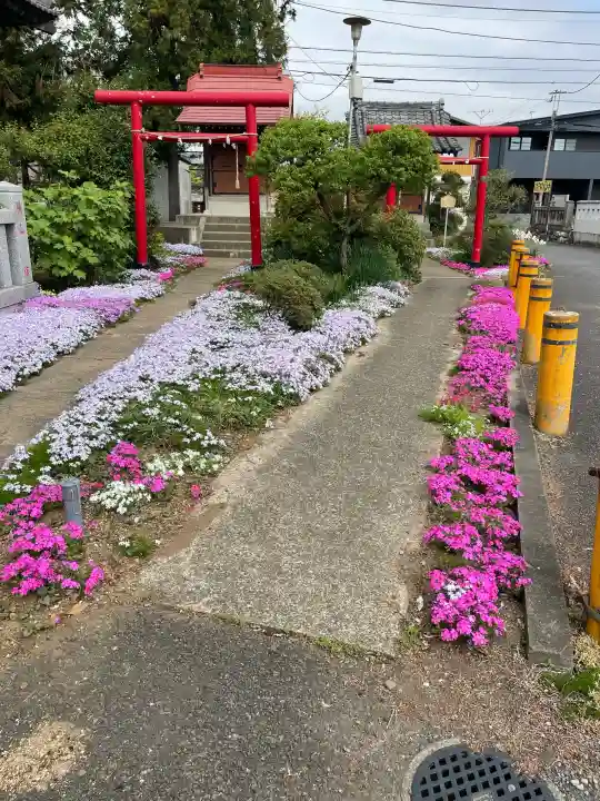 本宿天神社の{uncategorized: "未分類", other: "その他", undefined: "問題あり", building: "その他建物", grave: "お墓", sacred_gate: "鳥居", guardian: "狛犬", statue: "像", buddha: "仏像", history: "歴史", nature: "自然", garden: "庭園", animal: "動物", pagoda: "塔", temizu: "手水舎", mountain_gate: "山門・神門", sanctuary: "本殿・本堂", subordinate: "末社・摂社", art: "芸術", scenery: "景色", jizo: "地蔵", ema: "絵馬", goshuin: "御朱印", omikuji: "おみくじ", items: "授与品その他", amulet: "お守り", goshuincho: "御朱印帳", eats: "食事", festival: "お祭り", votive_dance: "神楽", shichigosan: "七五三参", wedding: "結婚式", experience: "体験その他", initially: "初詣", around: "周辺", anti_infection: "感染症対策"}