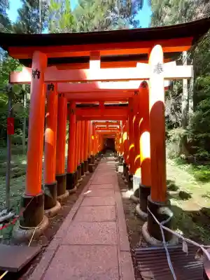 伏見稲荷大社　御膳谷奉拝所の{uncategorized: "未分類", other: "その他", undefined: "問題あり", building: "その他建物", grave: "お墓", sacred_gate: "鳥居", guardian: "狛犬", statue: "像", buddha: "仏像", history: "歴史", nature: "自然", garden: "庭園", animal: "動物", pagoda: "塔", temizu: "手水舎", mountain_gate: "山門・神門", sanctuary: "本殿・本堂", subordinate: "末社・摂社", art: "芸術", scenery: "景色", jizo: "地蔵", ema: "絵馬", goshuin: "御朱印", omikuji: "おみくじ", items: "授与品その他", amulet: "お守り", goshuincho: "御朱印帳", eats: "食事", festival: "お祭り", votive_dance: "神楽", shichigosan: "七五三参", wedding: "結婚式", experience: "体験その他", initially: "初詣", around: "周辺", anti_infection: "感染症対策"}