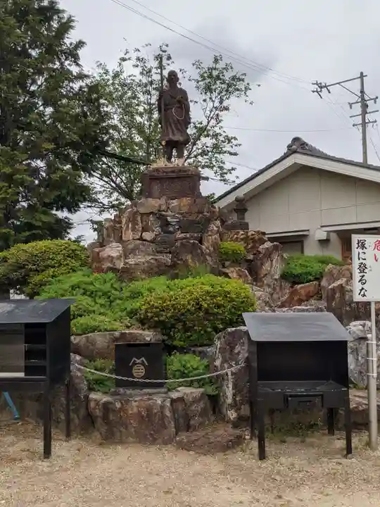 天神社・覚明堂(牛山町)の像