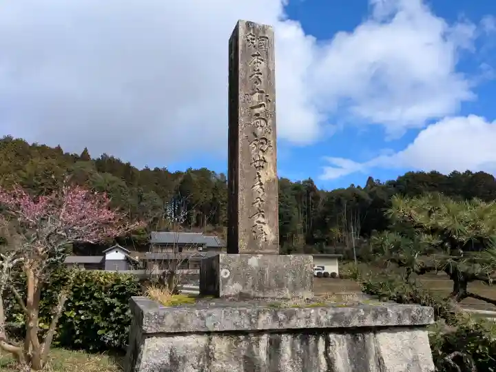 伊勢廻寺の{uncategorized: "未分類", other: "その他", undefined: "問題あり", building: "その他建物", grave: "お墓", sacred_gate: "鳥居", guardian: "狛犬", statue: "像", buddha: "仏像", history: "歴史", nature: "自然", garden: "庭園", animal: "動物", pagoda: "塔", temizu: "手水舎", mountain_gate: "山門・神門", sanctuary: "本殿・本堂", subordinate: "末社・摂社", art: "芸術", scenery: "景色", jizo: "地蔵", ema: "絵馬", goshuin: "御朱印", omikuji: "おみくじ", items: "授与品その他", amulet: "お守り", goshuincho: "御朱印帳", eats: "食事", festival: "お祭り", votive_dance: "神楽", shichigosan: "七五三参", wedding: "結婚式", experience: "体験その他", initially: "初詣", around: "周辺", anti_infection: "感染症対策"}