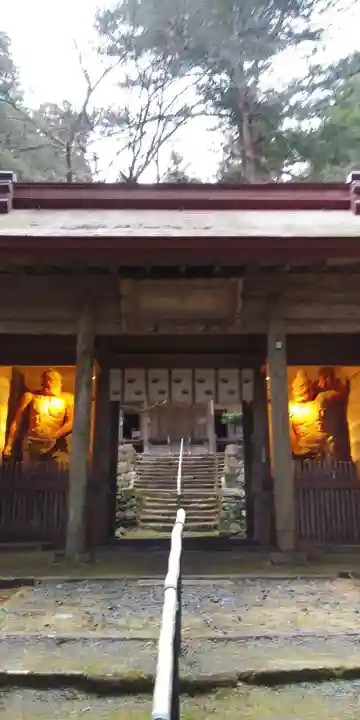 金勝寺の山門・神門