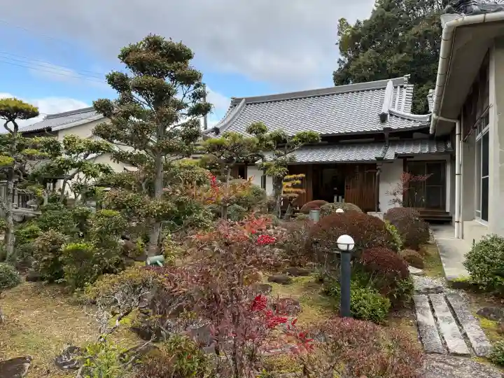 法華院の{uncategorized: "未分類", other: "その他", undefined: "問題あり", building: "その他建物", grave: "お墓", sacred_gate: "鳥居", guardian: "狛犬", statue: "像", buddha: "仏像", history: "歴史", nature: "自然", garden: "庭園", animal: "動物", pagoda: "塔", temizu: "手水舎", mountain_gate: "山門・神門", sanctuary: "本殿・本堂", subordinate: "末社・摂社", art: "芸術", scenery: "景色", jizo: "地蔵", ema: "絵馬", goshuin: "御朱印", omikuji: "おみくじ", items: "授与品その他", amulet: "お守り", goshuincho: "御朱印帳", eats: "食事", festival: "お祭り", votive_dance: "神楽", shichigosan: "七五三参", wedding: "結婚式", experience: "体験その他", initially: "初詣", around: "周辺", anti_infection: "感染症対策"}