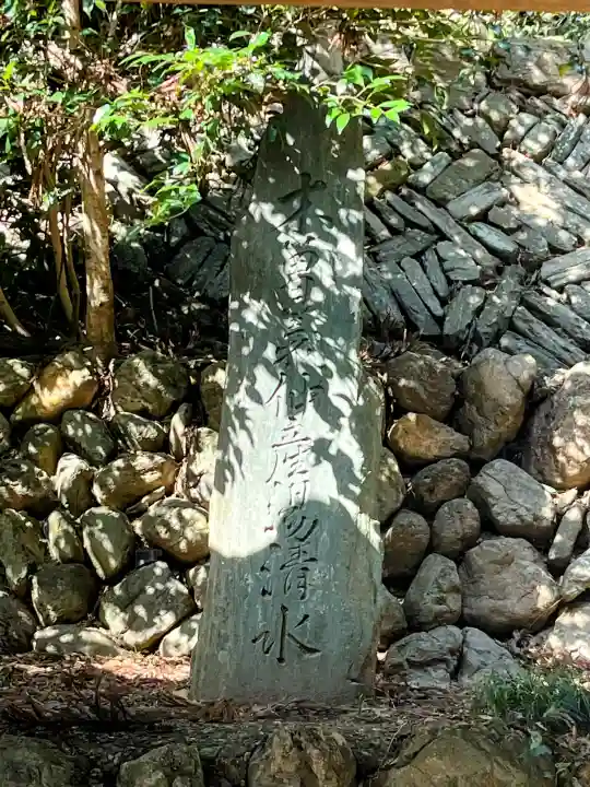 鎌形八幡神社の{uncategorized: "未分類", other: "その他", undefined: "問題あり", building: "その他建物", grave: "お墓", sacred_gate: "鳥居", guardian: "狛犬", statue: "像", buddha: "仏像", history: "歴史", nature: "自然", garden: "庭園", animal: "動物", pagoda: "塔", temizu: "手水舎", mountain_gate: "山門・神門", sanctuary: "本殿・本堂", subordinate: "末社・摂社", art: "芸術", scenery: "景色", jizo: "地蔵", ema: "絵馬", goshuin: "御朱印", omikuji: "おみくじ", items: "授与品その他", amulet: "お守り", goshuincho: "御朱印帳", eats: "食事", festival: "お祭り", votive_dance: "神楽", shichigosan: "七五三参", wedding: "結婚式", experience: "体験その他", initially: "初詣", around: "周辺", anti_infection: "感染症対策"}