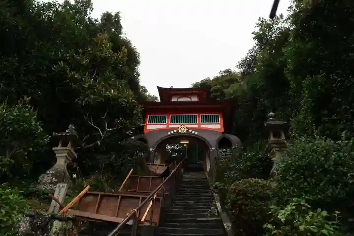 津照寺の山門・神門