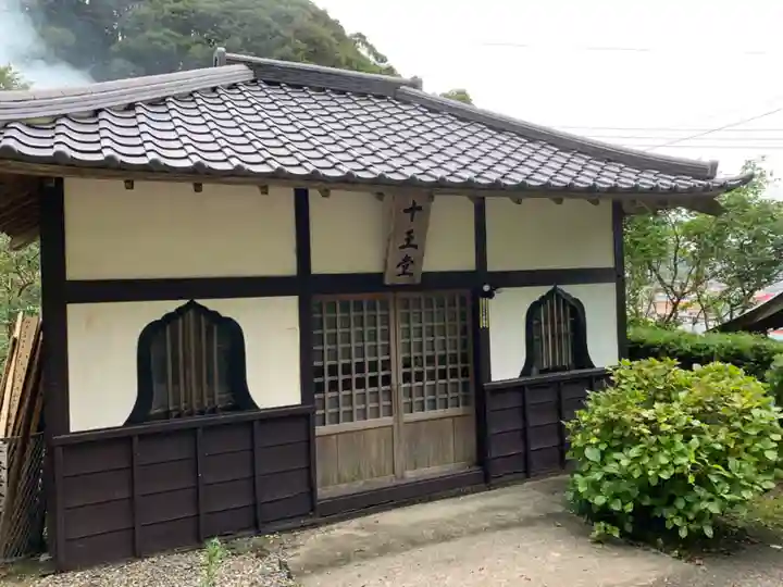 長秀寺{永代供養やすらぎ納骨堂・浪切不動尊}の本殿・本堂