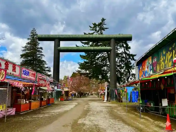 青森縣護國神社の{uncategorized: "未分類", other: "その他", undefined: "問題あり", building: "その他建物", grave: "お墓", sacred_gate: "鳥居", guardian: "狛犬", statue: "像", buddha: "仏像", history: "歴史", nature: "自然", garden: "庭園", animal: "動物", pagoda: "塔", temizu: "手水舎", mountain_gate: "山門・神門", sanctuary: "本殿・本堂", subordinate: "末社・摂社", art: "芸術", scenery: "景色", jizo: "地蔵", ema: "絵馬", goshuin: "御朱印", omikuji: "おみくじ", items: "授与品その他", amulet: "お守り", goshuincho: "御朱印帳", eats: "食事", festival: "お祭り", votive_dance: "神楽", shichigosan: "七五三参", wedding: "結婚式", experience: "体験その他", initially: "初詣", around: "周辺", anti_infection: "感染症対策"}