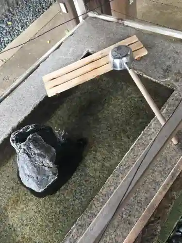 中目黒八幡神社の手水舎