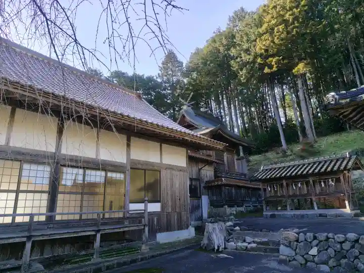 天津神社の{uncategorized: "未分類", other: "その他", undefined: "問題あり", building: "その他建物", grave: "お墓", sacred_gate: "鳥居", guardian: "狛犬", statue: "像", buddha: "仏像", history: "歴史", nature: "自然", garden: "庭園", animal: "動物", pagoda: "塔", temizu: "手水舎", mountain_gate: "山門・神門", sanctuary: "本殿・本堂", subordinate: "末社・摂社", art: "芸術", scenery: "景色", jizo: "地蔵", ema: "絵馬", goshuin: "御朱印", omikuji: "おみくじ", items: "授与品その他", amulet: "お守り", goshuincho: "御朱印帳", eats: "食事", festival: "お祭り", votive_dance: "神楽", shichigosan: "七五三参", wedding: "結婚式", experience: "体験その他", initially: "初詣", around: "周辺", anti_infection: "感染症対策"}