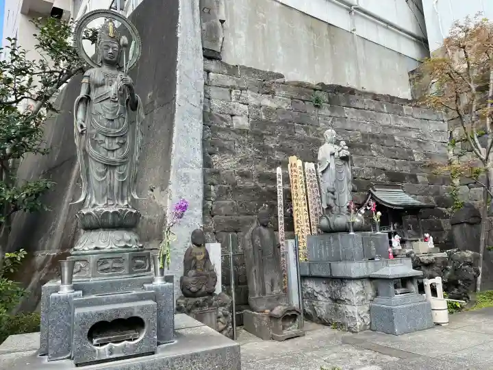 妙清寺の{uncategorized: "未分類", other: "その他", undefined: "問題あり", building: "その他建物", grave: "お墓", sacred_gate: "鳥居", guardian: "狛犬", statue: "像", buddha: "仏像", history: "歴史", nature: "自然", garden: "庭園", animal: "動物", pagoda: "塔", temizu: "手水舎", mountain_gate: "山門・神門", sanctuary: "本殿・本堂", subordinate: "末社・摂社", art: "芸術", scenery: "景色", jizo: "地蔵", ema: "絵馬", goshuin: "御朱印", omikuji: "おみくじ", items: "授与品その他", amulet: "お守り", goshuincho: "御朱印帳", eats: "食事", festival: "お祭り", votive_dance: "神楽", shichigosan: "七五三参", wedding: "結婚式", experience: "体験その他", initially: "初詣", around: "周辺", anti_infection: "感染症対策"}