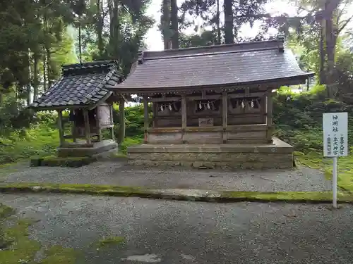 雄山神社中宮祈願殿の末社・摂社