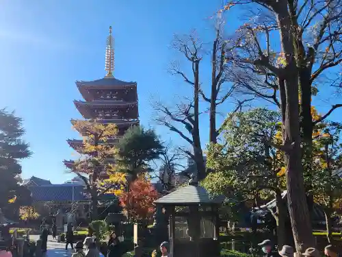 浅草寺の{uncategorized: "未分類", other: "その他", undefined: "問題あり", building: "その他建物", grave: "お墓", sacred_gate: "鳥居", guardian: "狛犬", statue: "像", buddha: "仏像", history: "歴史", nature: "自然", garden: "庭園", animal: "動物", pagoda: "塔", temizu: "手水舎", mountain_gate: "山門・神門", sanctuary: "本殿・本堂", subordinate: "末社・摂社", art: "芸術", scenery: "景色", jizo: "地蔵", ema: "絵馬", goshuin: "御朱印", omikuji: "おみくじ", items: "授与品その他", amulet: "お守り", goshuincho: "御朱印帳", eats: "食事", festival: "お祭り", votive_dance: "神楽", shichigosan: "七五三参", wedding: "結婚式", experience: "体験その他", initially: "初詣", around: "周辺", anti_infection: "感染症対策"}