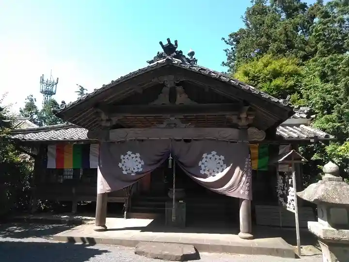 興山寺の本殿・本堂