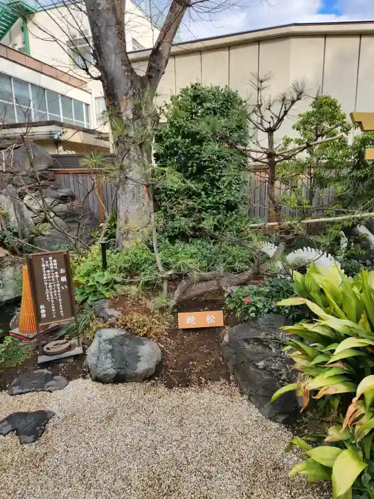 蛇窪神社の{uncategorized: "未分類", other: "その他", undefined: "問題あり", building: "その他建物", grave: "お墓", sacred_gate: "鳥居", guardian: "狛犬", statue: "像", buddha: "仏像", history: "歴史", nature: "自然", garden: "庭園", animal: "動物", pagoda: "塔", temizu: "手水舎", mountain_gate: "山門・神門", sanctuary: "本殿・本堂", subordinate: "末社・摂社", art: "芸術", scenery: "景色", jizo: "地蔵", ema: "絵馬", goshuin: "御朱印", omikuji: "おみくじ", items: "授与品その他", amulet: "お守り", goshuincho: "御朱印帳", eats: "食事", festival: "お祭り", votive_dance: "神楽", shichigosan: "七五三参", wedding: "結婚式", experience: "体験その他", initially: "初詣", around: "周辺", anti_infection: "感染症対策"}
